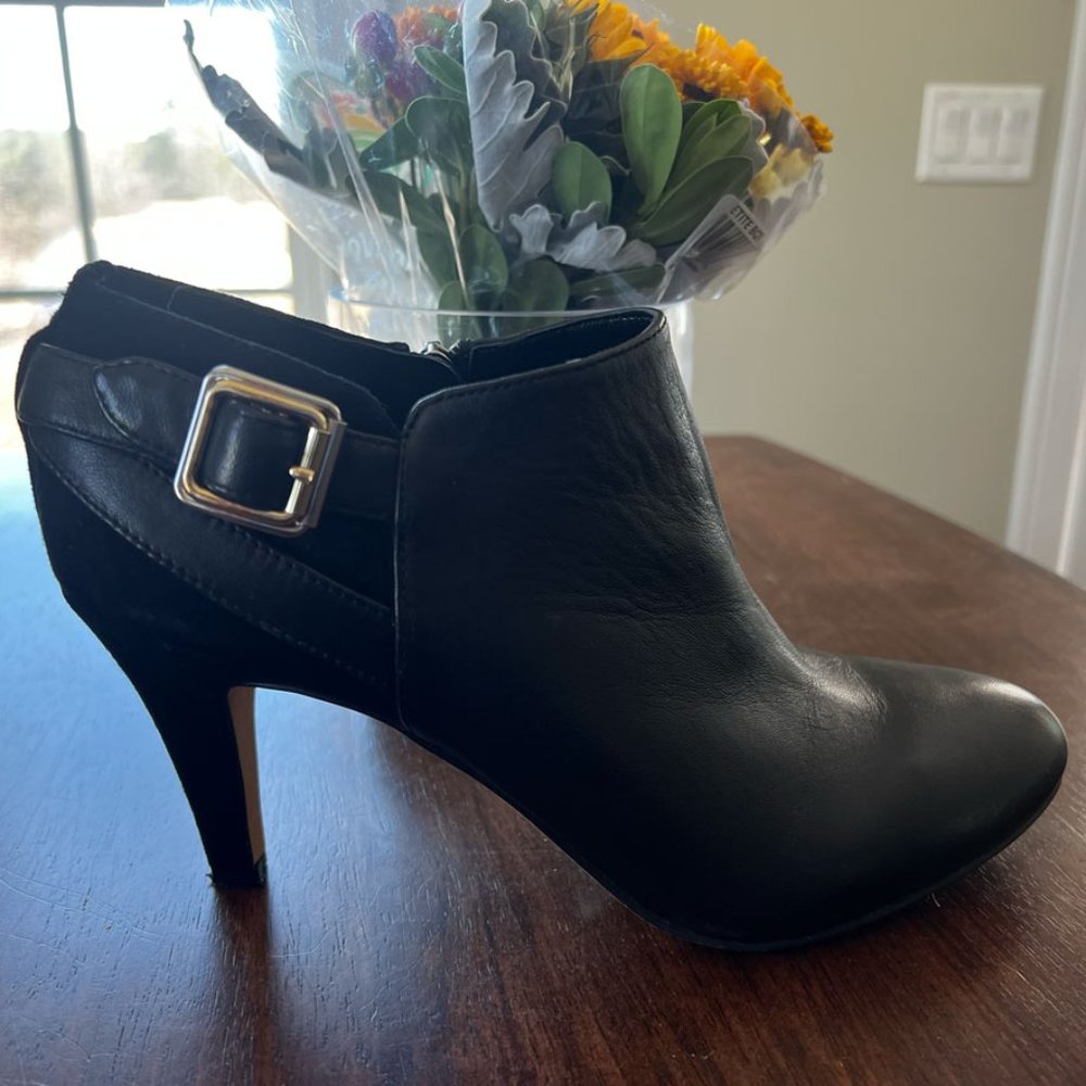 Women’s Vince Camuto Dreamer Black Leather Ankle Boot  Shoes Side Zip Silver 8.5